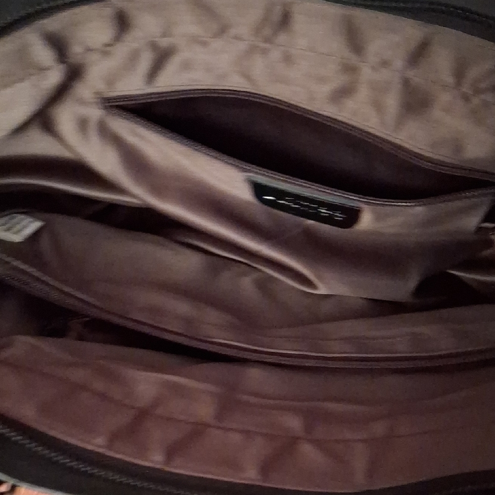 Black Leather Tote Bag - Classic Everyday Shoulder Bag - Picture 3 of 13
